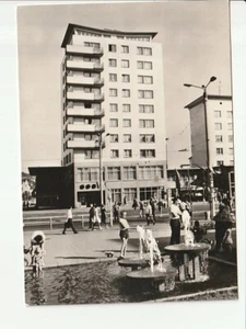 GERA....,Platz der Republick m. Hochhaus, Springbrunnen, Leute....s/w AK - Picture 1 of 2