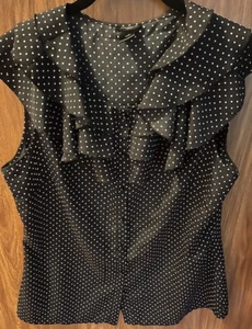 Blusa Camisa Ann Taylor Para Mujer Blanca y Negra Lunares Volantes Abotonada - Talla:10 - Imagen 1 de 4