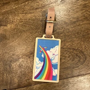Targhetta bagaglio vintage lungo retrò anni 90 80 arcobaleno USA cinturino in pelle RARA oggetto di scena film - Foto 1 di 5