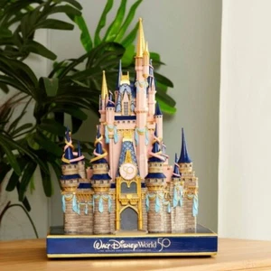 Walt Disney World Fantasyland Castle Figur zum 50. Jubiläum - Disney Store - Bild 1 von 4