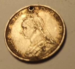 Victoria Sixpence Jubille Kopf 1887 mit Loch sehr guter Zustand siehe Scans - Bild 1 von 2