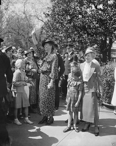 Eleanor Roosevelt at the White House Easter Egg Roll 1935 -New 8x10 Photo - Picture 1 of 1