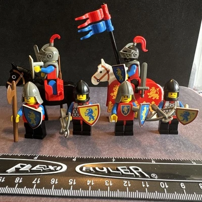 LEGO 1990's Castle Crusaders King's Mountain Fortress Minifigure Lot (6081) - Image 1 of 4
