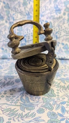 Poids Gigogne Laiton Ancien – 7 Pièces + Gardienne à Anse – Vintage Collection - Photo 1/4