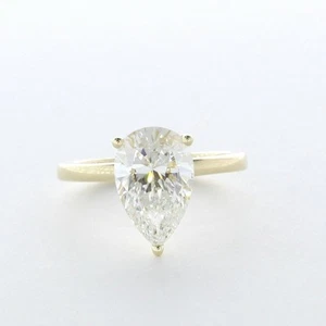 ANILLO SOLITARIO CLÁSICO ORO AMARILLO 14K DIAMANTE CREADO EN LABORATORIO D/VVS1 CORTE PERA 2,5 QUILATES - Imagen 1 de 4