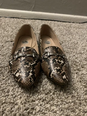 Mocassim Madden Girl de couro com estampa de cobra tamanho 6.5 - Imagem 1 de 4