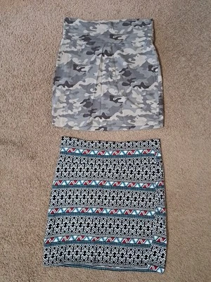 Saia Feminina Charlotte Russe Multicolorida Tamanho Médio 2 Peças = - Imagem 1 de 4