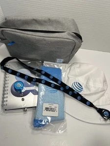 Lote 6 AT&T ATT Paquete Sombrero Cubo Calcetines a Lunares Bolsa de Aseo Cordón Insignia Clip - Imagen 1 de 8