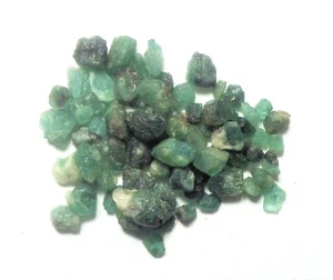 25cts ASSORTED NATURAL SMALL TO TINY EMERALD CRYSTALS BRAZIL # 332 - Bild 1 von 1