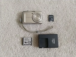 Fujifilm FinePix F Series F50se 12.0MP Digital Camera - Silver Tested Works - Picture 1 of 10