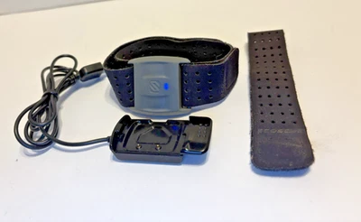 Monitor de ritmo cardíaco Scosche RHYTHM+ con 2 brazaletes y cargador - gris Foto 1 de 4