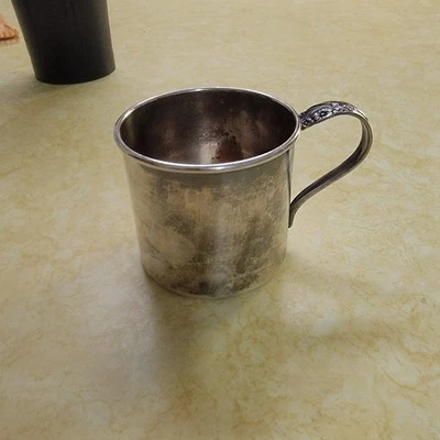 Taza de bebé vintage Oneida Community plateada - mango floral - antigua coleccionable Foto 1 de 4