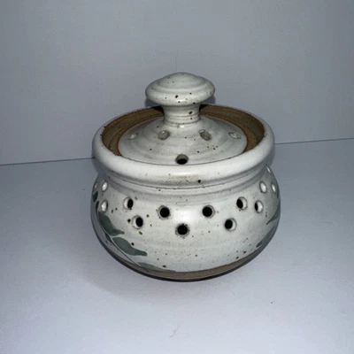 Tarro de colección Country Pottery cebolla ajo guardián con tapa verde esmaltado floral Foto 1 de 4