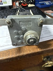 Breve Model R Getriebe AUFRICHTERMOTOR Model R Getriebe Reduzierstück mit Riemenscheibe und Halterungen - Bild 1 von 7