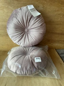 Pair of round cushions by Julian Charles.40 cms diameter. Delta Rose colour. - Picture 1 of 1