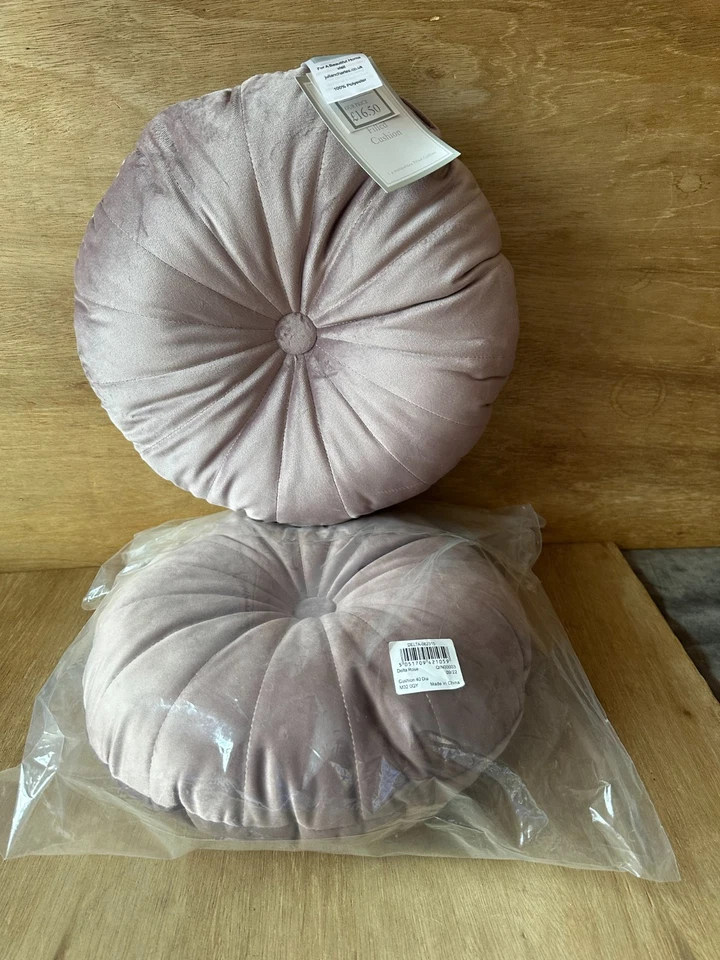 Pair of round cushions by Julian Charles.40 cms diameter. Delta Rose colour. - Image 1 of 1