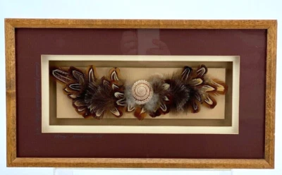 Caja de sombras 3D arte concha y plumas Mary Madison vintage años 80 firmada numerada Foto 1 de 4