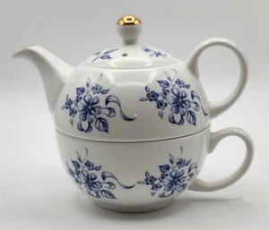 Juego de té apilable de porcelana de hueso floral azul Allyn Nelson. Té para uno. Inglaterra. - Imagen 1 de 14