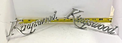 1969-972 Chevrolet Kingswood Station Wagon Conjunto/2 Emblemas Fender Fabricante de Equipamento Original (674) - Imagem 1 de 4