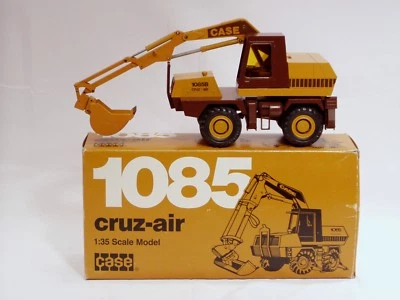 Case 1085B Excavator - 1/35 - SN# 281 - Conrad #2962 - MIB - Image 1 of 4