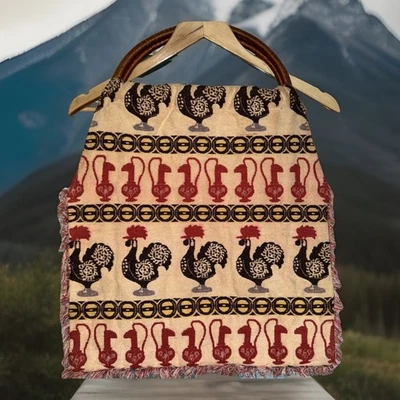 Bolso de mano vintage artesanal con motivo de tapiz de gallo y recipientes rojos asas de ratán Foto 1 de 4
