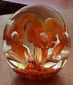 VINTAGE JOE ST CLAIRE ART GLASS ORANGE TRUMPET FLOWER BUBBLE PAPERWEIGHT - Picture 1 of 11