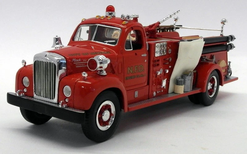 1st Gear 1/34 Scale - 19-2247 1960 Mack B-Model Pumper Newark F.D - Image 1 of 4