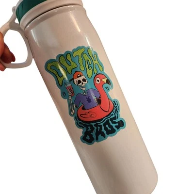 Botella de agua 600 ml 20 oz tapa atornillada Adidas blanca con calcomanía Dutch Bros calavera flotador  Foto 1 de 4