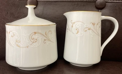 Crema y azucarero Noritake Duetto 6610 con tapa oro y blanco rollo adorno dorado Foto 1 de 4