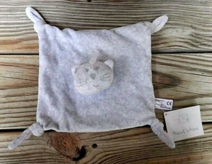 Neu mit Etikett Bout'chou Bout Chou Katze Sicherheitsdecke grau rosa Baby Lovey Plüsch Doudou  - Bild 1 von 5