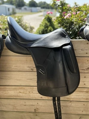 Sillín de doma Hennig 17,5 Foto 1 de 4