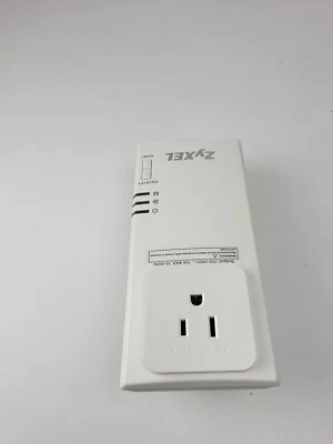 ZyXel PLA-407 Powerline Pass-Thru Ethernet Adapter - Image 1 of 3