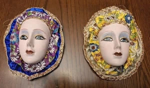 Dos máscaras cerámicas pintadas a mano para colgar en la pared decoración rostros - Imagen 1 de 11