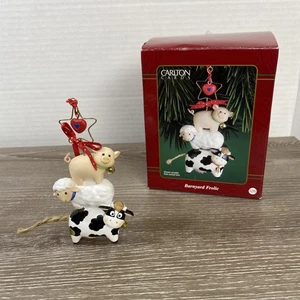Tarjetas Carlton Barnyard Frolic adorno de Navidad vaca oveja y cerdo 4 1/2" de alto - Imagen 1 de 10
