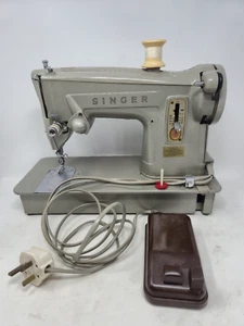 Máquina de coser eléctrica Singer 329k vintage, pedal eléctrico en estuche rígido de madera años 60 - Imagen 1 de 7