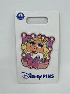 Disney Parks The Muppets Miss Piggy Dressing Room Glamour Trading Pin OE NEW - Picture 1 of 4