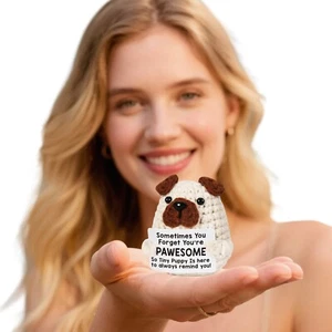 Gehäkelter Mops Hunde Wollpuppen aktiv als Geschenk präsentieren - Bild 1 von 4