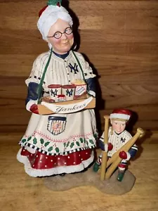 New York Yankees - Danbury Mint Mrs Claus Vintage Figurine - MLBP 2001 - Picture 1 of 12