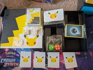 Pokemon TCG: Pokemon Center Celebrations ETB LEER mit Deckbox, Sleeves, mehr - Bild 1 von 12