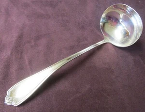 GRECIAN aka NEW GRECIAN Oyster Ladle Rogers Silverplate 1913 No Monogram - Picture 1 of 3