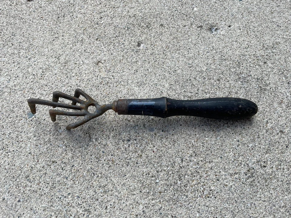 Garfo de jardinagem vintage de metal garra manual ferramenta cultivadora 5 dentes - Imagem 1 de 1