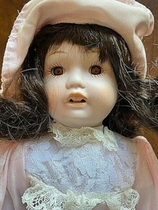 Heritage Collectables Porzellankopf, Füße & Hände weicher Körper im Originalkarton - Bild 1 von 4