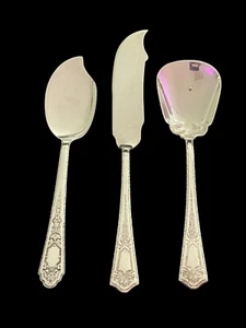 Three sterling silver seriving pieces in the Treausre pattern by Lunt - Picture 1 of 5