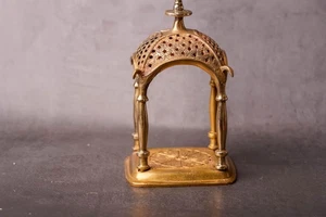 Divine brass Singhasan for Govardhan/Shaligramm Shila 7 inches - Picture 1 of 10
