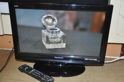 Panasonic Viera TX-L19X10B 19" LCD TV Black - Remote Control and Stand EXCELLENT - Image 1 of 4