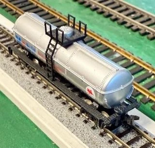 N Scale Life Like Mobil chemical car with Kato knuckle couplers - Image 1 of 1