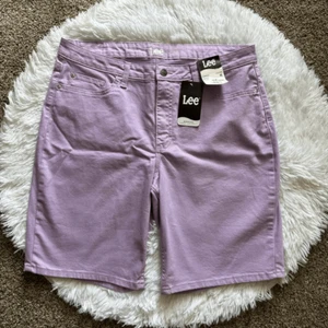 Lee Bermuda Jeansshorts mittelhoher Bund neu lila Damengröße 16 - Bild 1 von 6