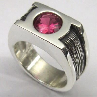 ANILLO CABALLERO PLATA ESTERLINA MJG.  RUBÍ DE LABORATORIO FACETADO 8mm. TALLA 10... 21 GRAMOS Foto 1 de 3