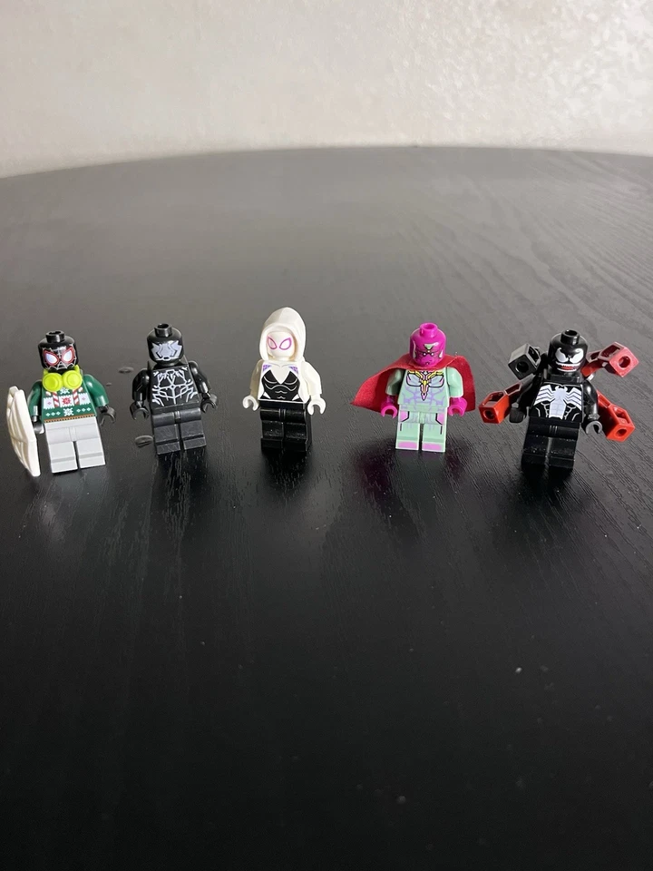 Lote de 5 minifiguras LEGO Marvel Venom, Black Panther, Spider Man... Foto 1 de 4