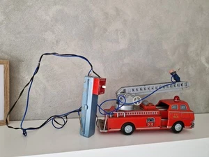 MODERN TOYS JAPAN TIN FIRE TRUCK - Picture 1 of 24